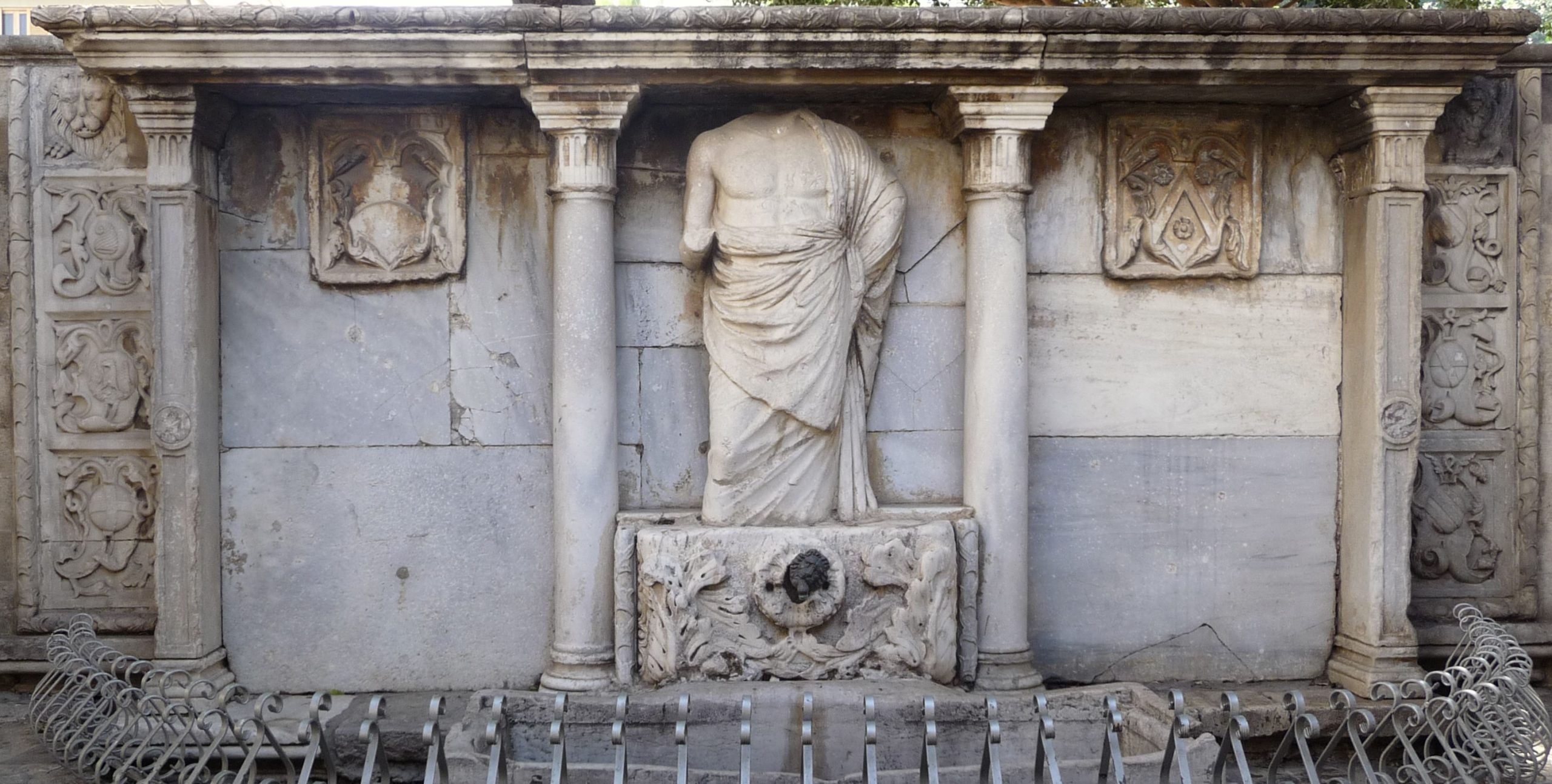 Fontana di Bembo prima del restauro